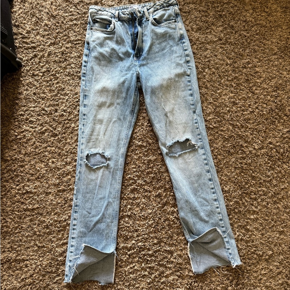 Zara Size 6 Lightwash Jeans